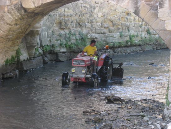 Le tracteur sous le pont Notre dame